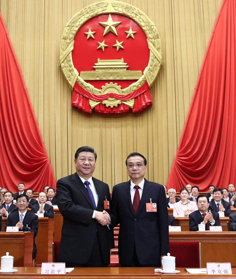시진핑 국가주석-리커창 국무원 총리 다정한 악수