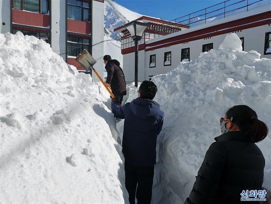 （图文互动）（1）西藏日喀则普降暴雪 电力交通逐步恢复无人员伤亡
